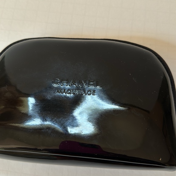 Chanel Cosmetic Case Black Vinyl Zip Around NWOT - Picture 3 of 6